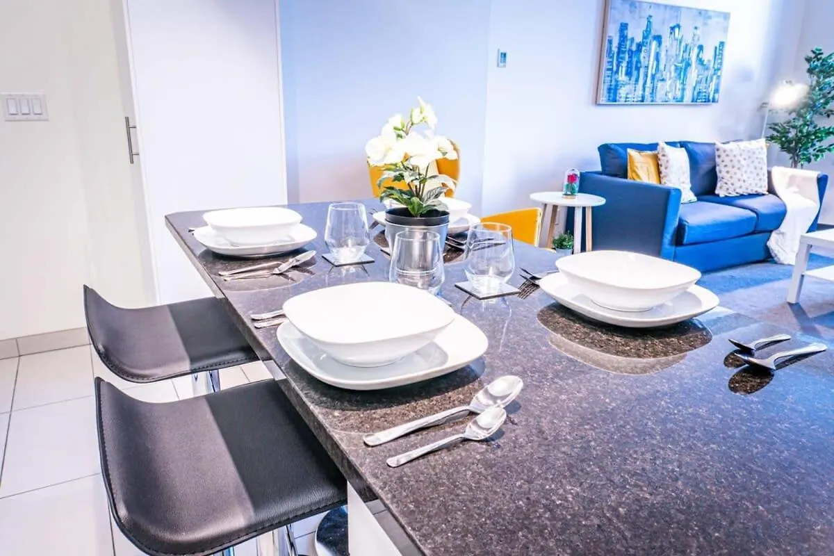 New Listing Luxurious Downtown Loft Heated Parking Rooftop Patio Bbq Gym Coffee Winnipeg 0*,