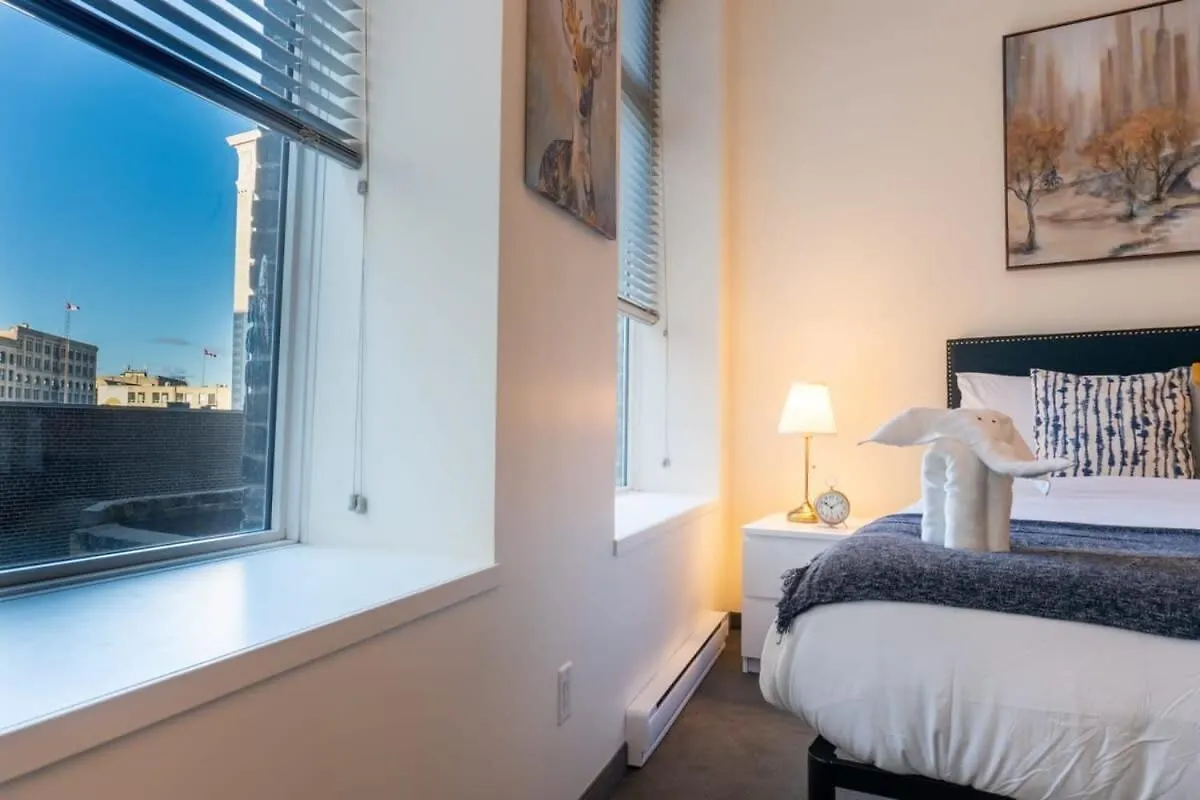 New Listing Luxurious Downtown Loft Heated Parking Rooftop Patio Bbq Gym Coffee Winnipeg