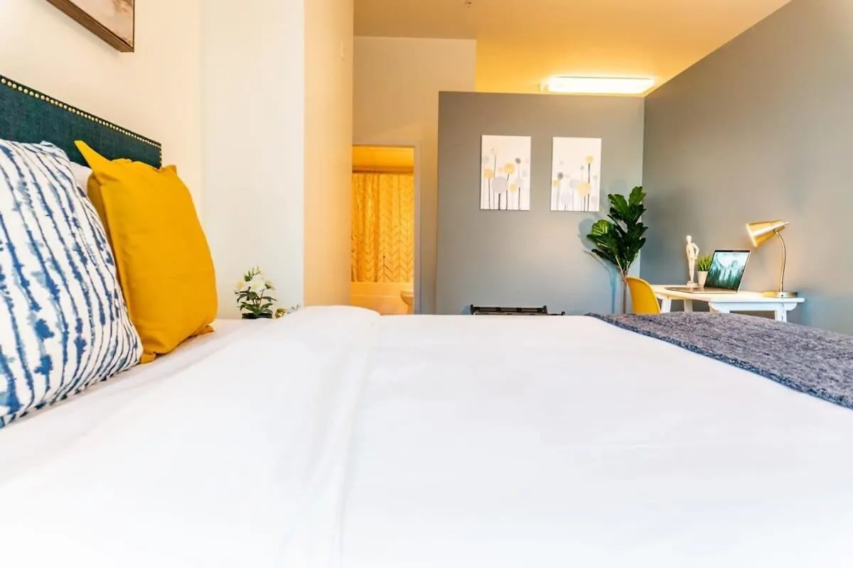 New Listing Luxurious Downtown Loft Heated Parking Rooftop Patio Bbq Gym Coffee Winnipeg Canada