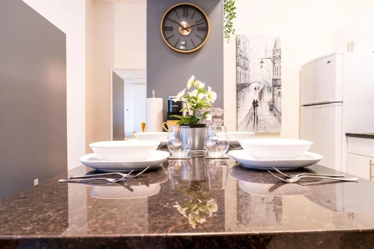 Appartamento New Listing Luxurious Downtown Loft Heated Parking Rooftop Patio Bbq Gym Coffee Winnipeg Canada