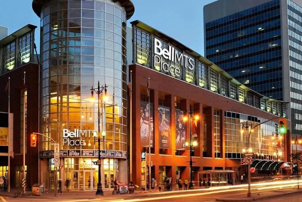 New Listing Luxurious Downtown Loft Heated Parking Rooftop Patio Bbq Gym Coffee Winnipeg 0*,