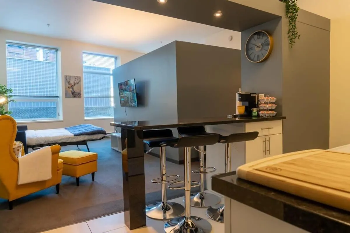 New Listing Luxurious Downtown Loft Heated Parking Rooftop Patio Bbq Gym Coffee Winnipeg Canada
